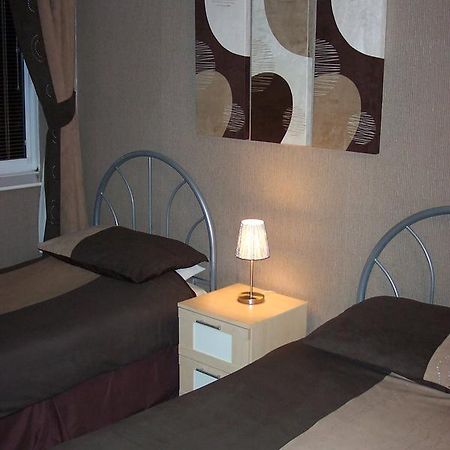 Melrose Guest House วิทลีย์เบย์ ภายนอก รูปภาพ