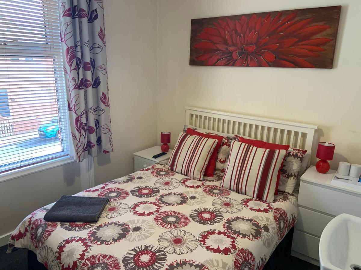 Melrose Guest House วิทลีย์เบย์ ภายนอก รูปภาพ