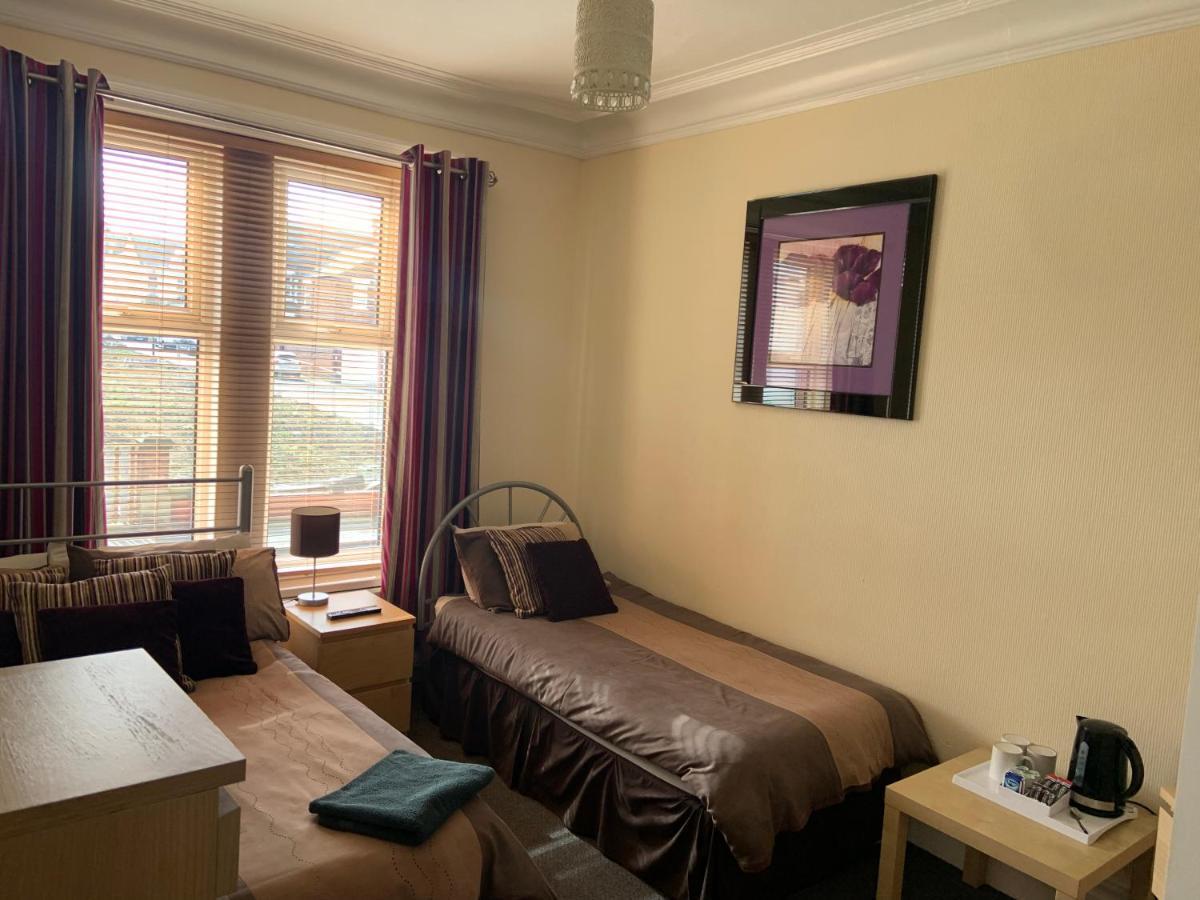 Melrose Guest House วิทลีย์เบย์ ภายนอก รูปภาพ