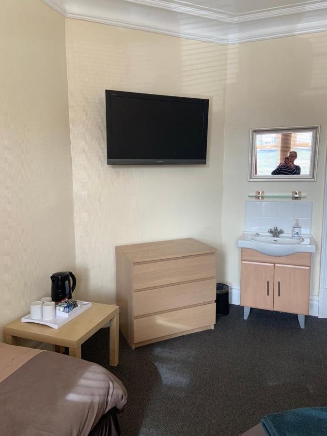 Melrose Guest House วิทลีย์เบย์ ภายนอก รูปภาพ