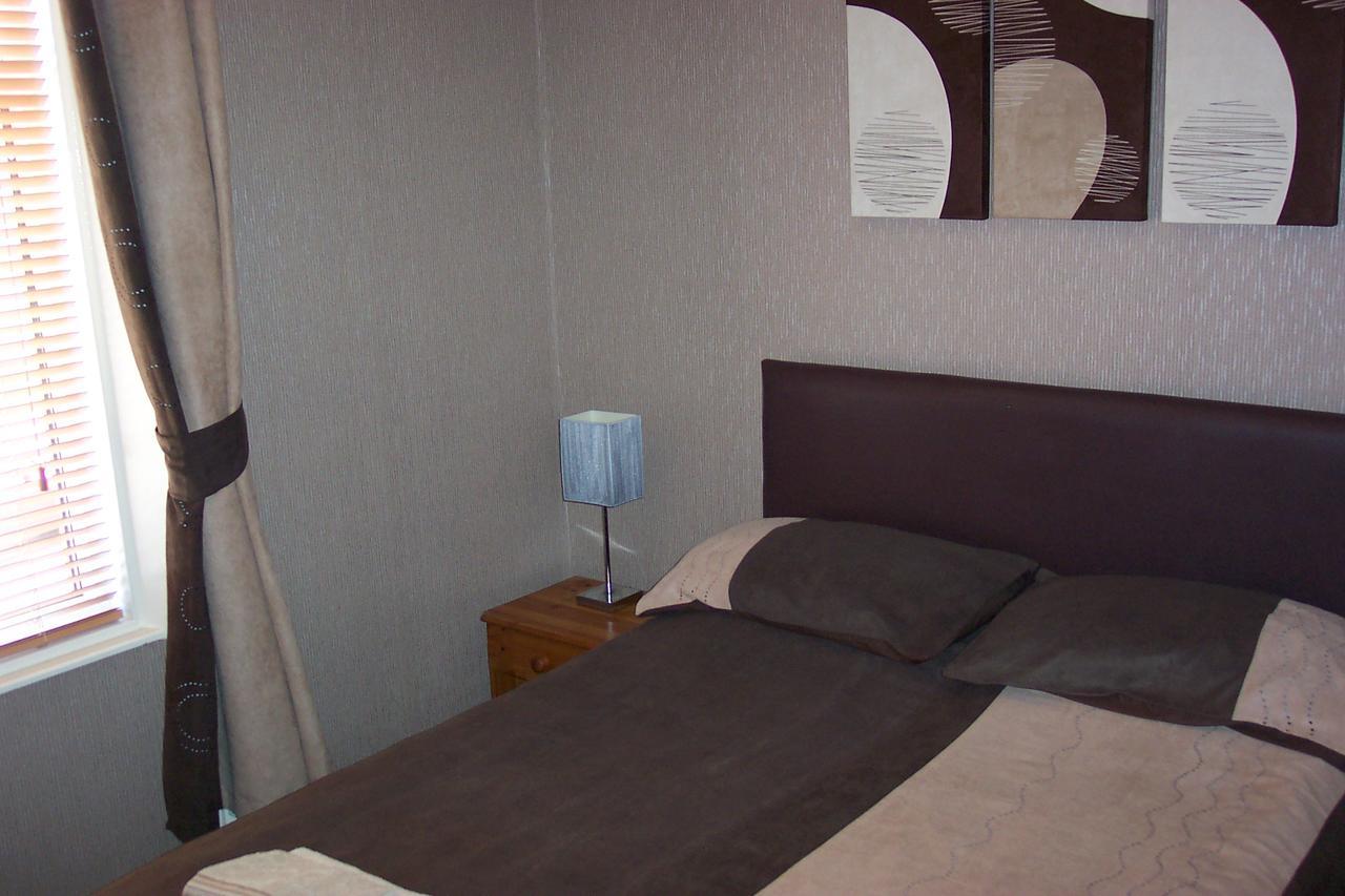 Melrose Guest House วิทลีย์เบย์ ภายนอก รูปภาพ