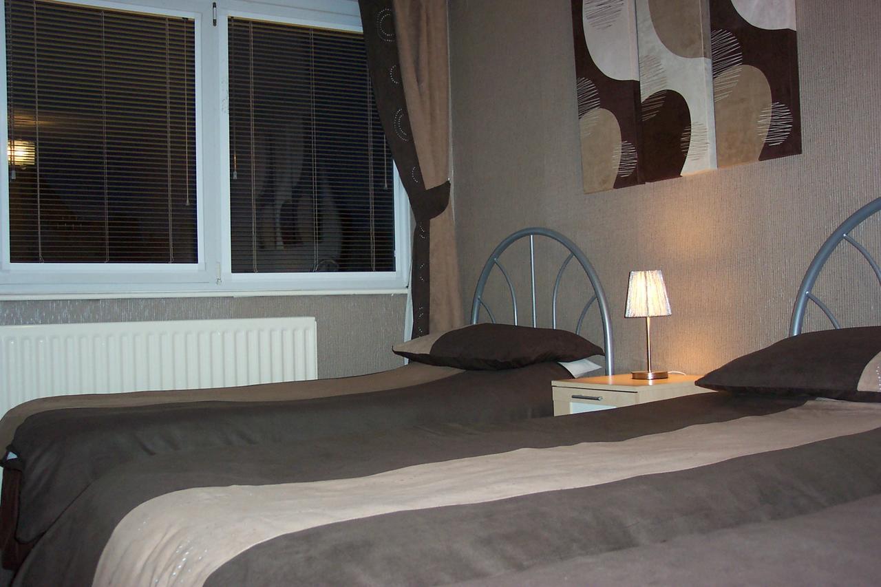 Melrose Guest House วิทลีย์เบย์ ภายนอก รูปภาพ