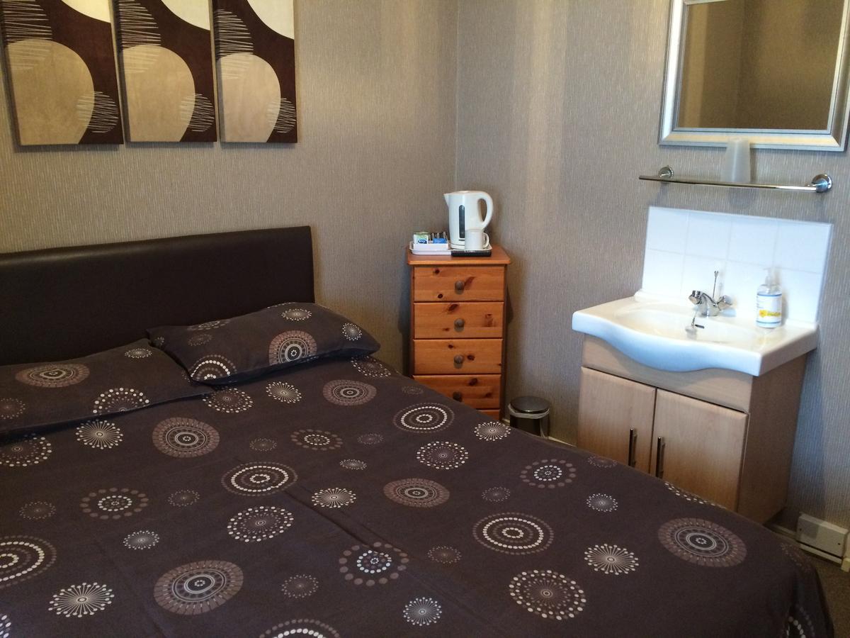 Melrose Guest House วิทลีย์เบย์ ภายนอก รูปภาพ
