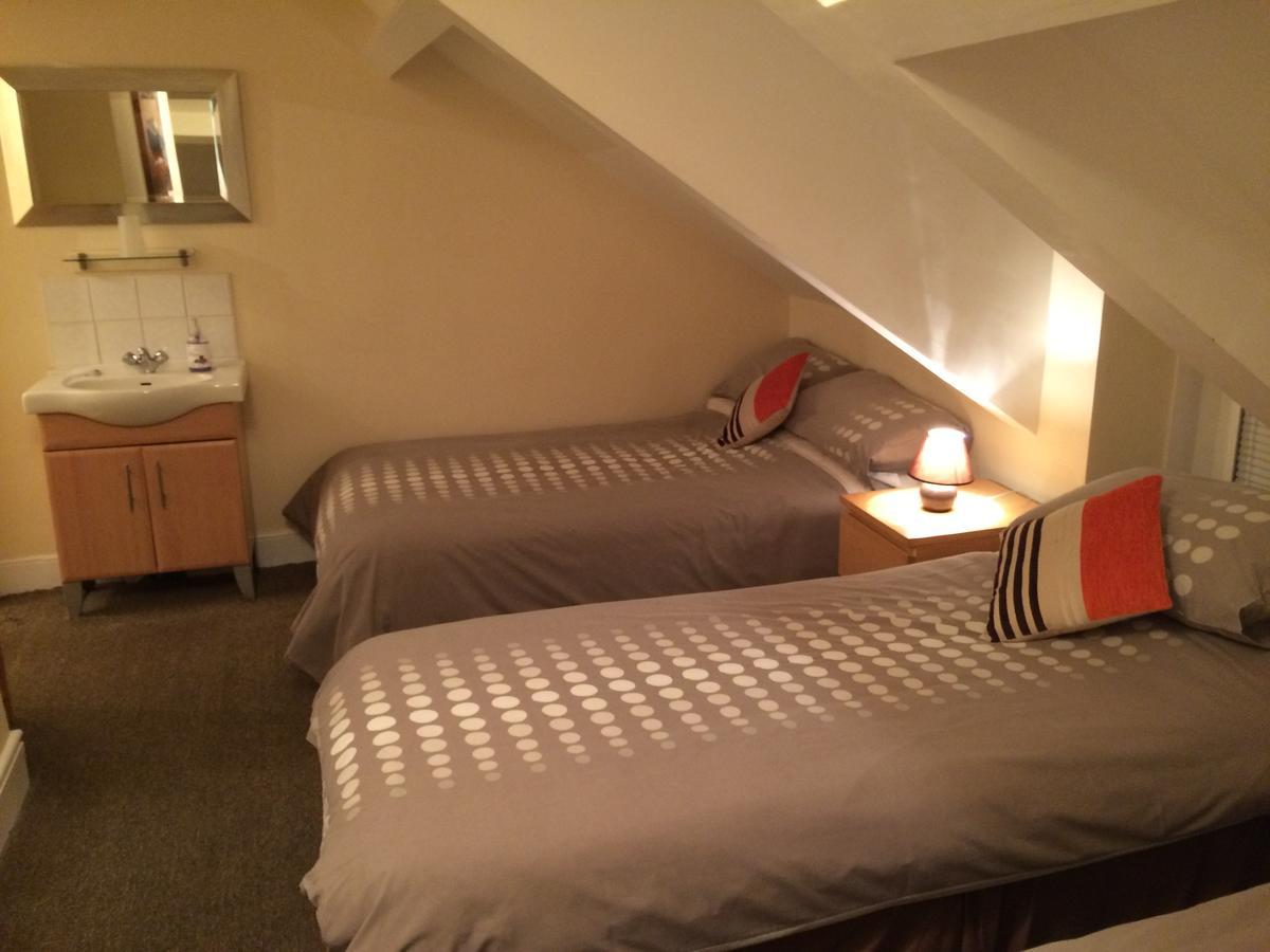 Melrose Guest House วิทลีย์เบย์ ภายนอก รูปภาพ